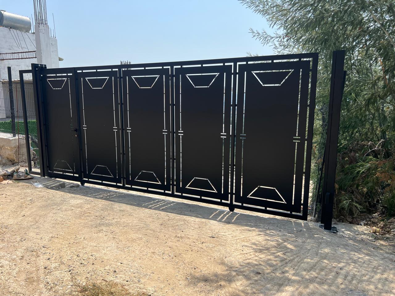 Portë Rrëshqitëse e Zezë